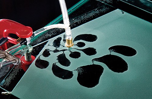 Sand-like particles sandwiched between two plates were injected with air, forcin