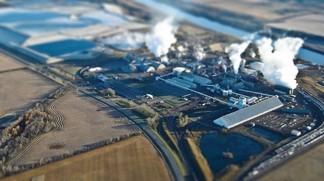 Chemical industry generated many pollutions. � Flickr / pheochromocytoma / Creat