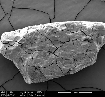 � IMRCP/CNRS  A particle of plastic (around 3 mm long) viewed with a scanning el