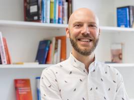 Using molecules to detune nanodrums