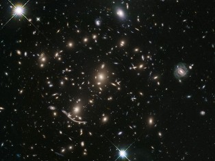 BUFFALO&rsquo;s view of the Abell 370 galaxy cluster. Credit: NASA/ESA/A Koekemo