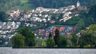 The town of Wollerau, Canton Schwyz, which lies on the upper Z�richsee (  Wikime