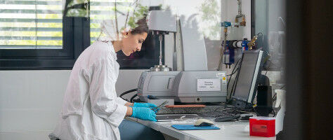 Multi-functional bandage helps wounds to heal