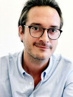 Benefits of big city life - only for the elite