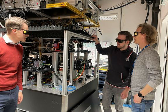 This project required close collaboration between theoretical physics and experi