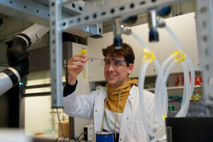 Recycling packaging materials: Chemist wants to use plastics sustainably