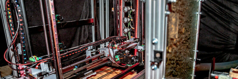 Advanced robotics to study honeybee behaviour