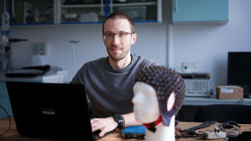 For future space missions: Scientists develop hood to measure brain activity in space