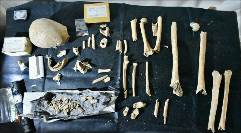 Bone elements preserved from individual NCS200 in the Cathedral of Santiago de C