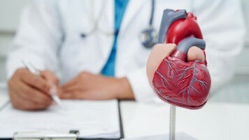 Reducing risk of blood clots after heart surgery