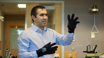 'Smart glove' can boost hand mobility of stroke patients