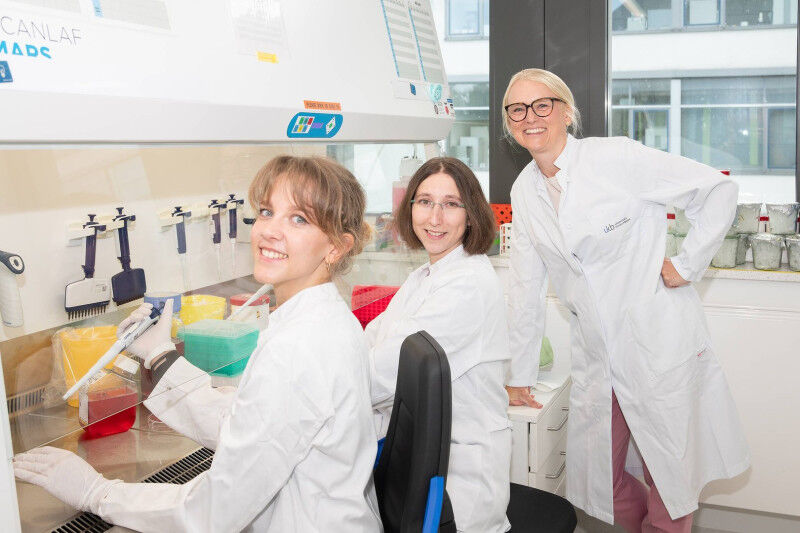 Fat cells under false command - (from left) Katharina Sieckmann, Nora Winnerling