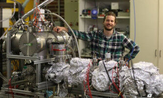 Ion trap enables one minute in the nanocosmos
