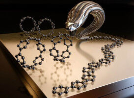 Molecular chains with bite: Breakthrough in polymer research