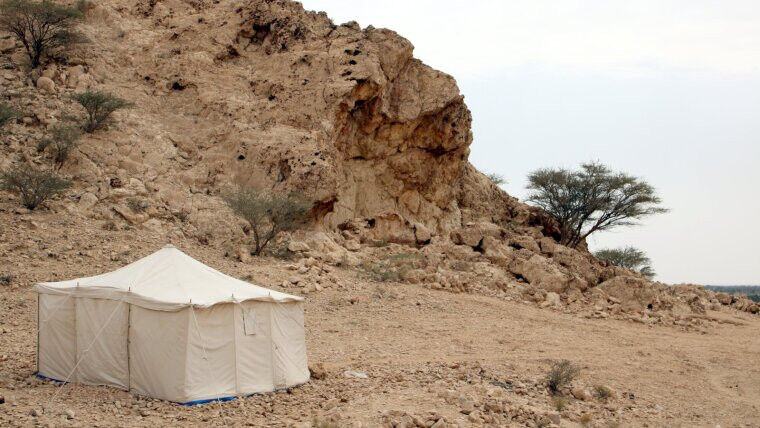 Earth Sciences - Traces of early human settlements have been found at the Buhais rock shelter. Image: Knut Bretzke Earth Sciences