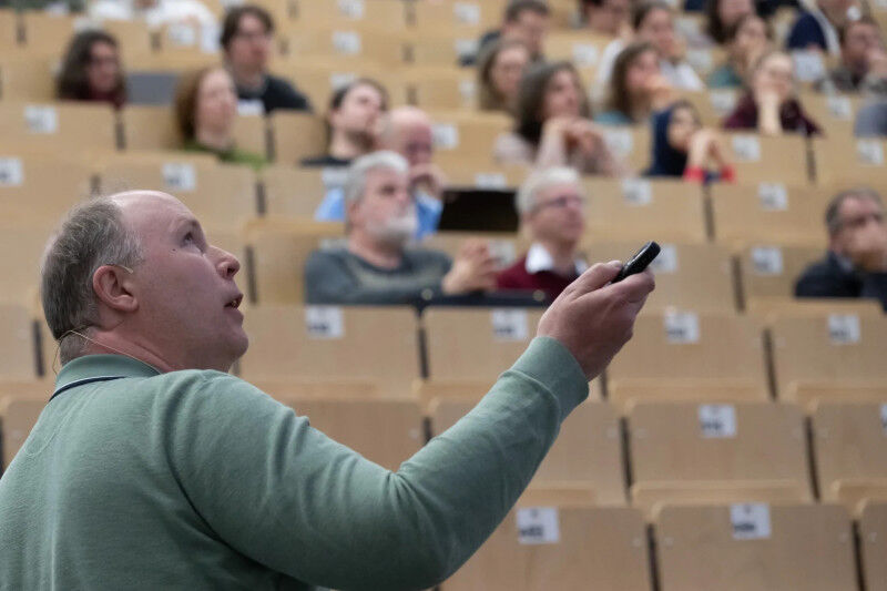 No rigid schedule, just a mix of topics: - The ’Hemdsärmelkolloquium&rsquo