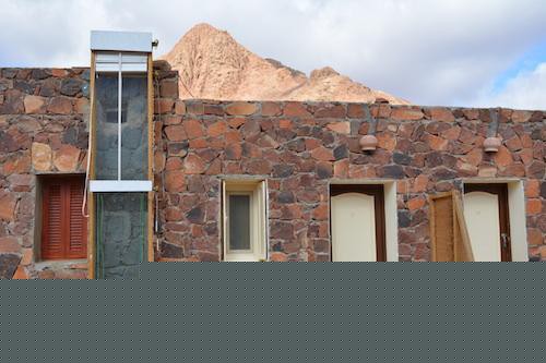 The Trombe wal (to the left)