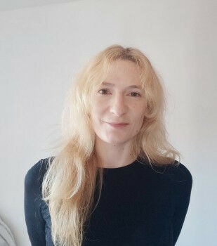 Berta Canal currently works as a postdoc at the University of Lausanne in Switze