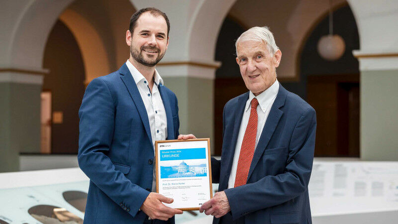 Award winner Marco Hutter together with Max Rössler. (Photograph: ETH Foundation