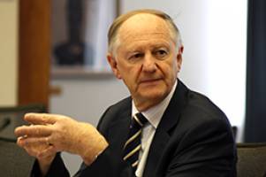 Australia, Japan need to deepen economic ties