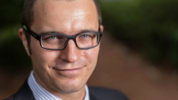 'Big picture' economist wins top prize