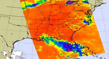 Bonnie Takes Aim at an Oily Gulf
