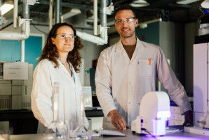 Building and breaking plastics with light: Fabian Eisenreich rethinks plastic recycling