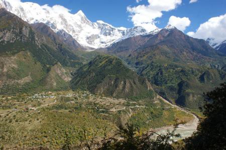 This photo shows the Yarlung Tsangpo Valley close to the Tsangpo Gorge, where it