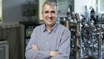 Carbon nanomaterials for future quantum technologies