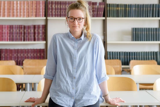 Biologist  Lena Goedecke investigates how nerve cells in the brain communicate w