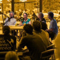 Democracy Sausage: Pub politics