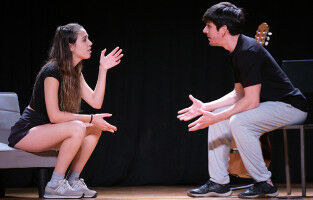 Love and gender identity, the main themes of the new theatrical program Estr�nate