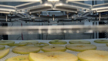 Energy-efficient cooling thanks to ionic wind