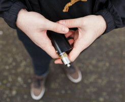 'Everyone does it': mythbusting young Australians' overestimation of vaping among peers