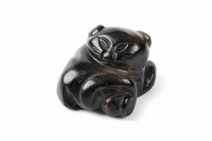 Exhibition of Chinese miniature treasures used on clothing