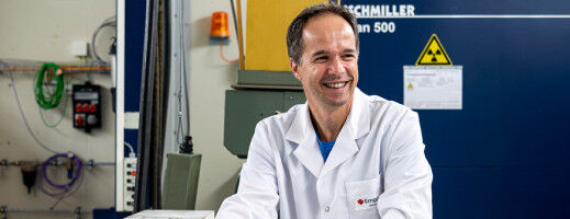 Fast and easy charging of electric cars without cables