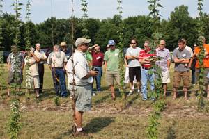 Field day offers insight into hops industry