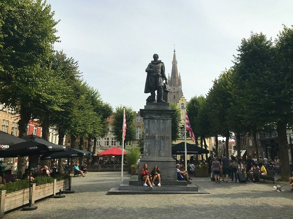 Simon Stevin standbeeld