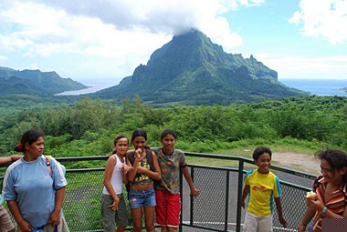 Growing young scientists in Tahiti