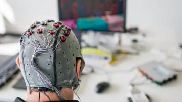 Humans and machines learn together to win a competition