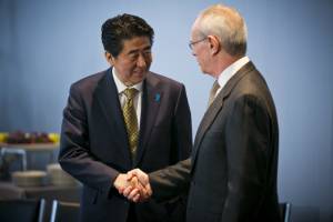 Japanese Prime Minister Shinzo Abe visits MIT