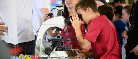 Long Night of Quantum Physics at the University of W�rzburg