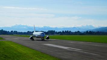 Low-noise landing thanks to pilot assistance system