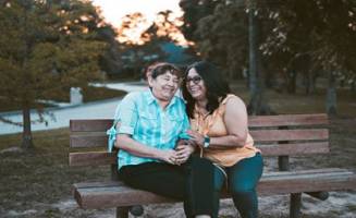 Maintain weight and quit smoking to reduce menopausal symptoms