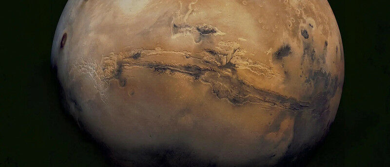 The ’Valles Marineris’ canyon on Mars is 3,000 kilometres long. (Ima
