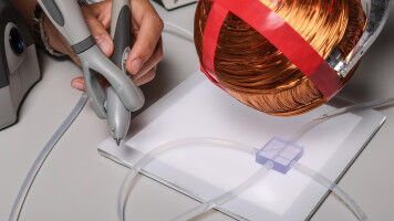 Microcatheter delivers therapies to the tiniest blood vessels