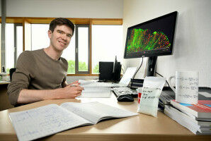 Modeling smart polymer materials