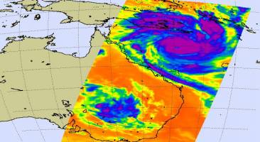 Monster Cyclone Yasi Eyes Australia in NASA Image
