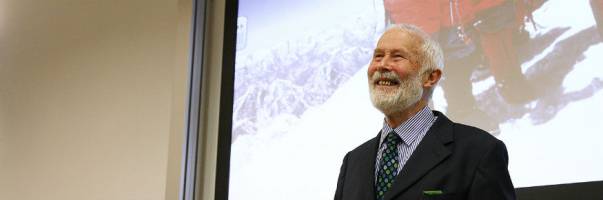 Mountaineering legend wows business leaders with Everest leadership story