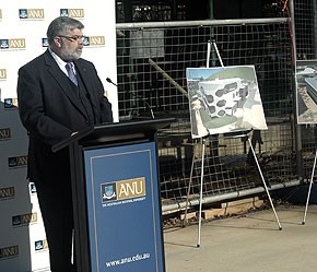 Senator Kim Carr visits the site of the new Chemical Sciences Hub.